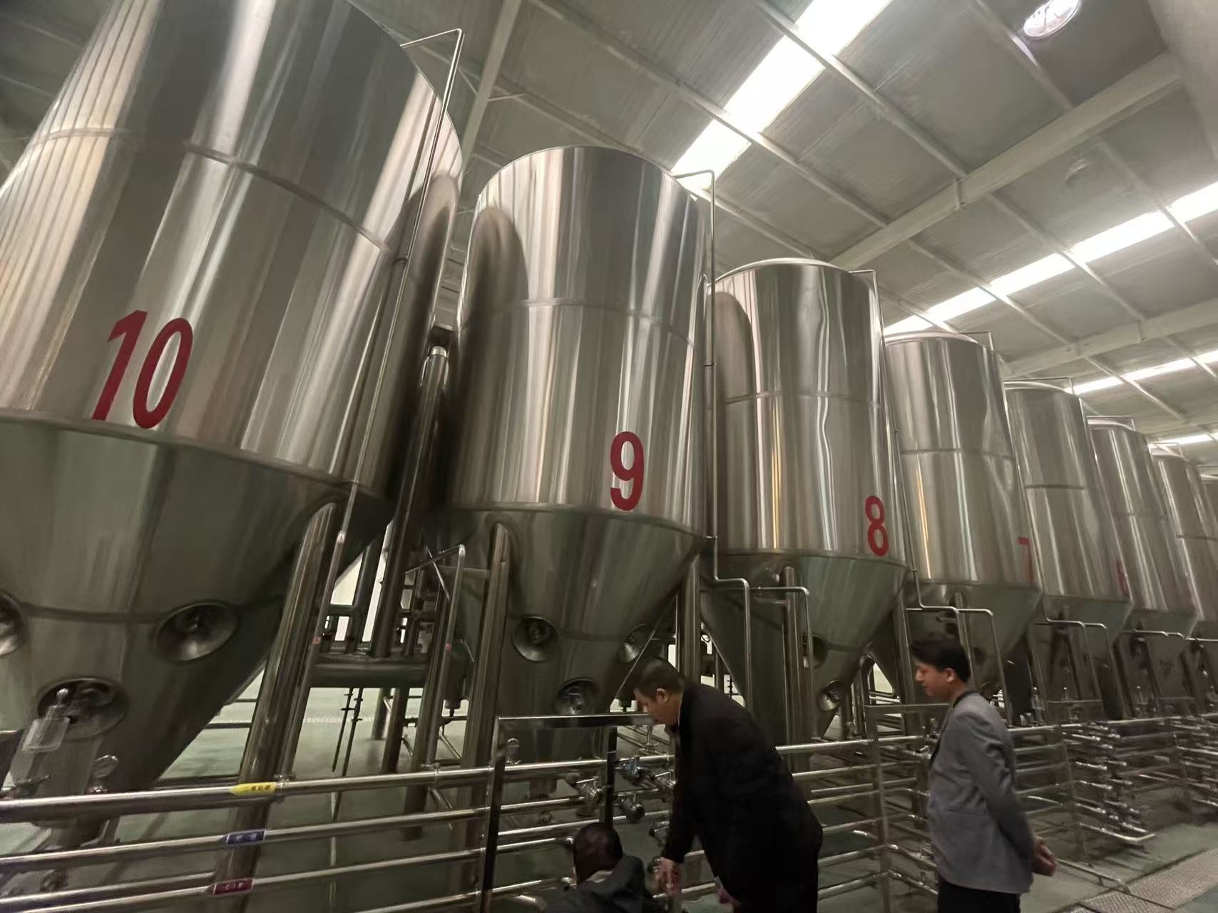 孝感精酿啤酒设备厂—平面布置、设备设计、制造、调试、培训等一条龙服务